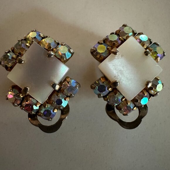Vintage Iridescent/Mother of Pearl Look Clip-On Earrings - Picture 1 of 8
